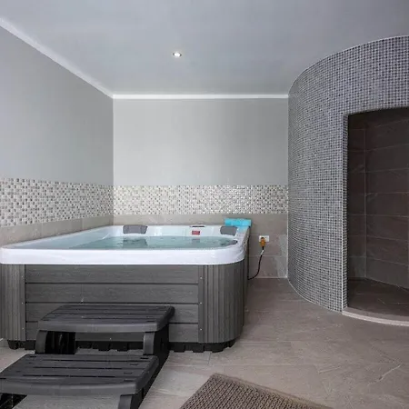 Lara I With Panoramic View And Pool Labin (Istria)
