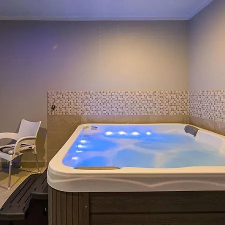 Lara I With Panoramic View And Pool