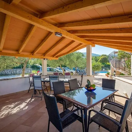Holiday home Lara I With Panoramic View And Pool
