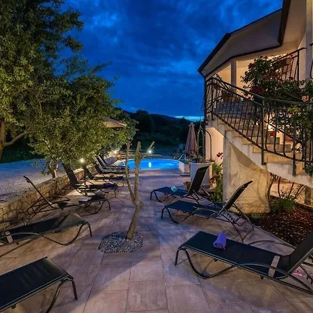 Lara I With Panoramic View And Pool Holiday home *
