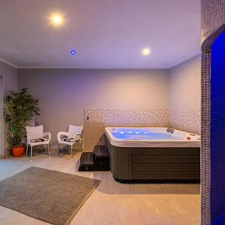 Lara I With Panoramic View And Pool Holiday home *