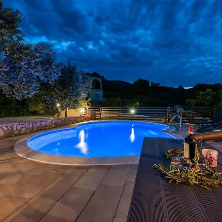 Lara I With Panoramic View And Pool